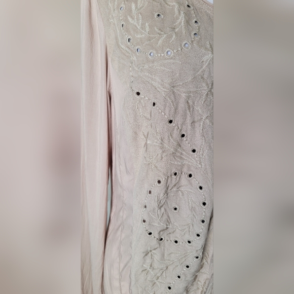 Monoreno Button-Up Faux Suade Tunic Women's S Taupe Lace Like Pattern w/ Eyelets - Picture 8 of 12